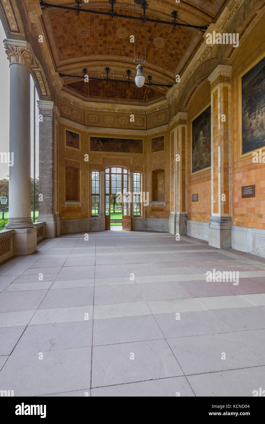 Vue intérieure de l'ancienne pompe, ville thermale de Baden-Baden, Bade-Wurtemberg, périphérie de la Forêt Noire, Allemagne Banque D'Images