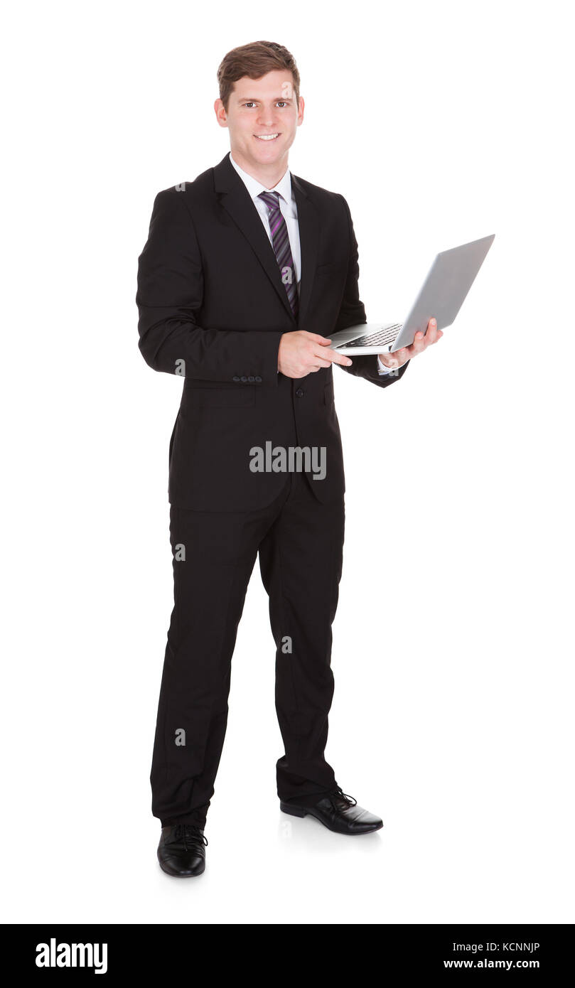 Portrait of businessman working on laptop isolé sur fond blanc Banque D'Images