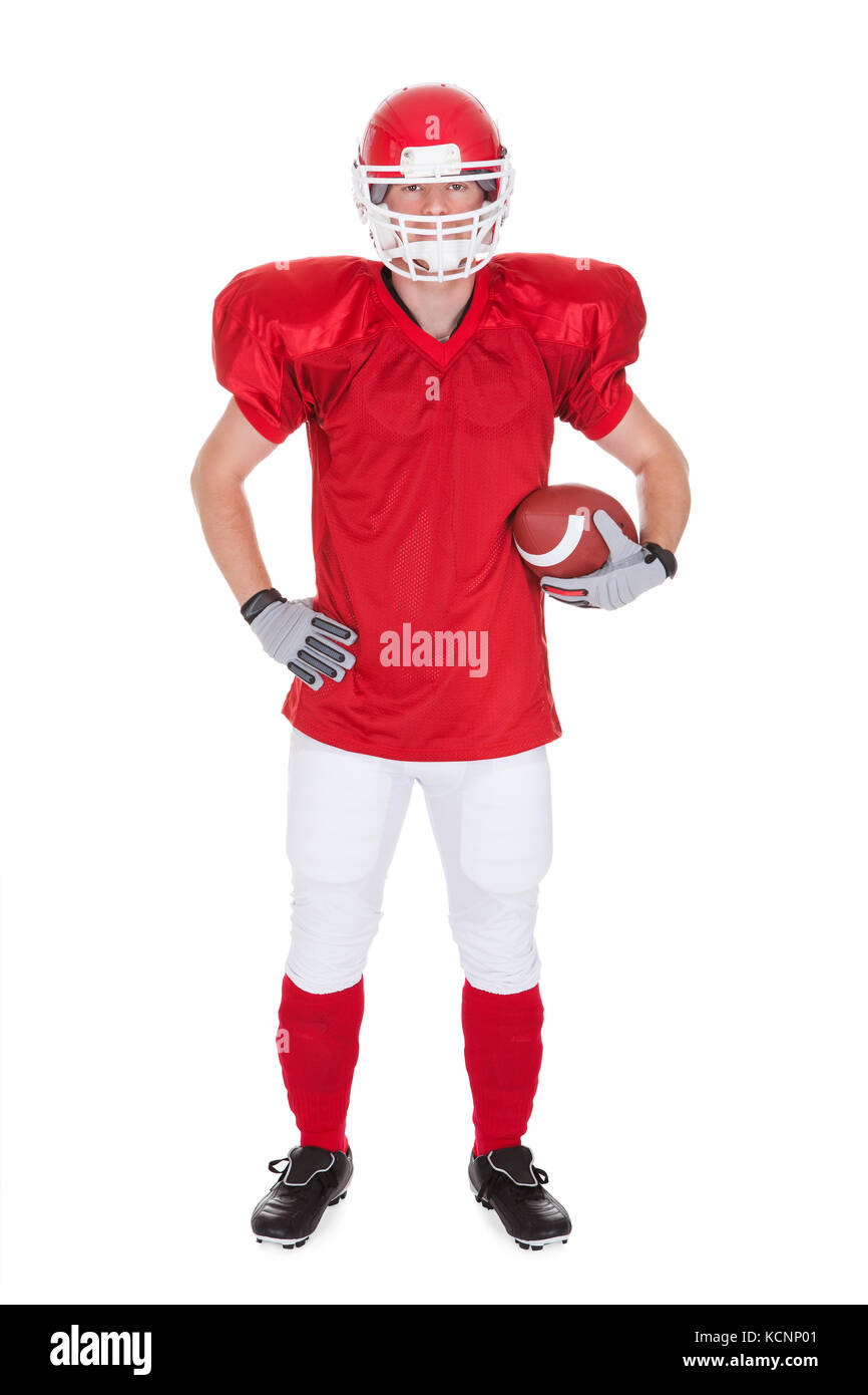 Heureux American Football Player Holding Rugby sur fond blanc Banque D'Images