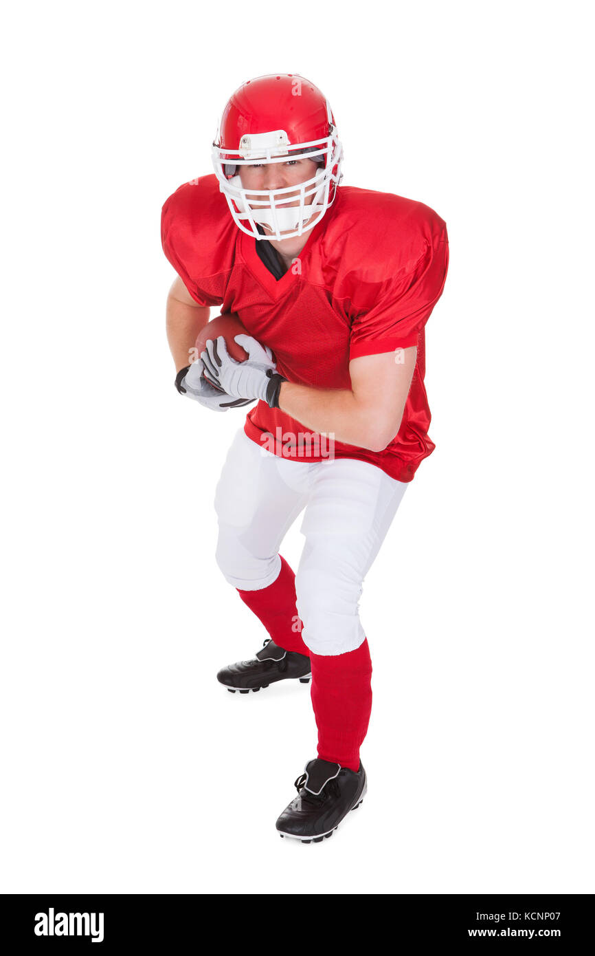 Heureux American Football Player Holding Rugby sur fond blanc Banque D'Images