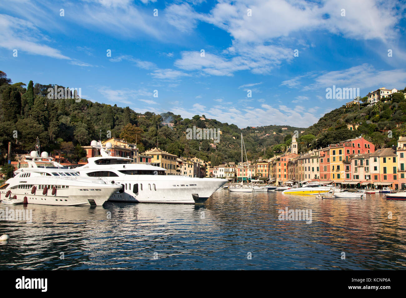 Portofino, un petit village de pêcheurs, célèbre dans le monde Banque D'Images