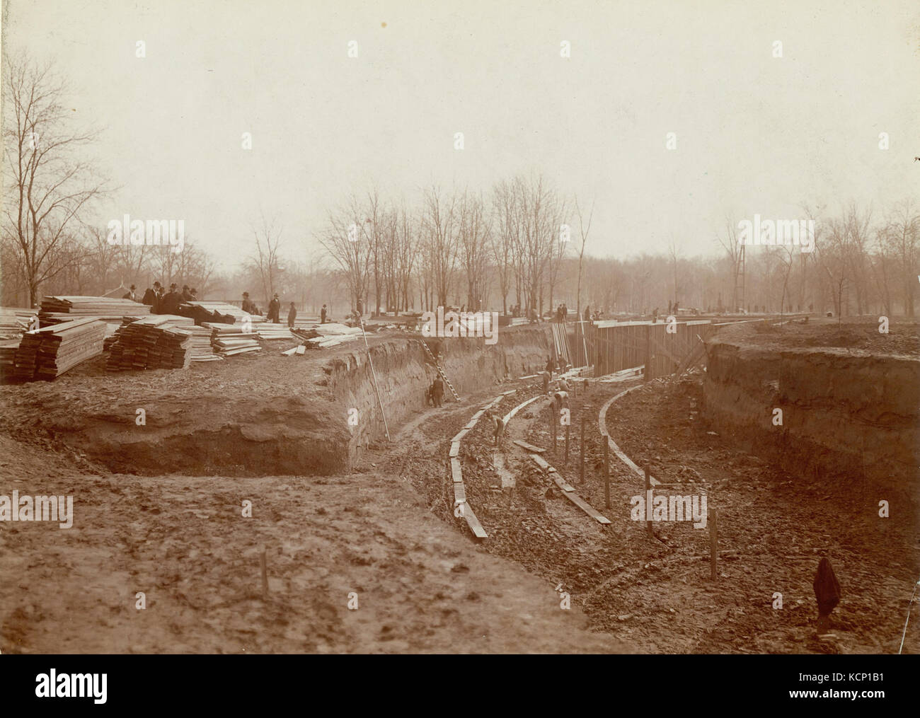 La construction sur le canal voie à la rivière des Peres à Forest Park en préparation de la Foire mondiale de 1904 Banque D'Images