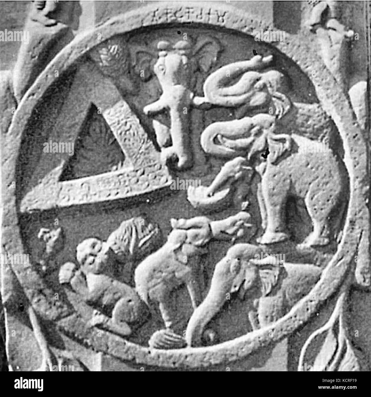 Médaillon représentant des éléphants du stupa Bharhut, représentant l'art et l'architecture indiens anciens du IIe siècle av. J.-C. Banque D'Images