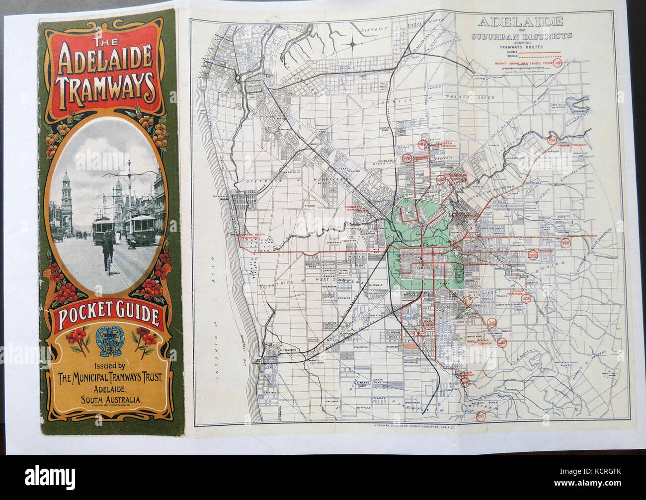 Adelaide bus tram tramway tramways table temps Adélaïde a41 Photo Stock