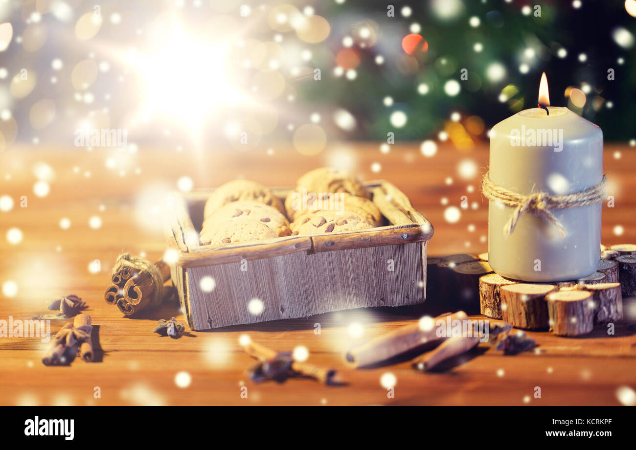 Christmas Cookies avoine sur table en bois Banque D'Images