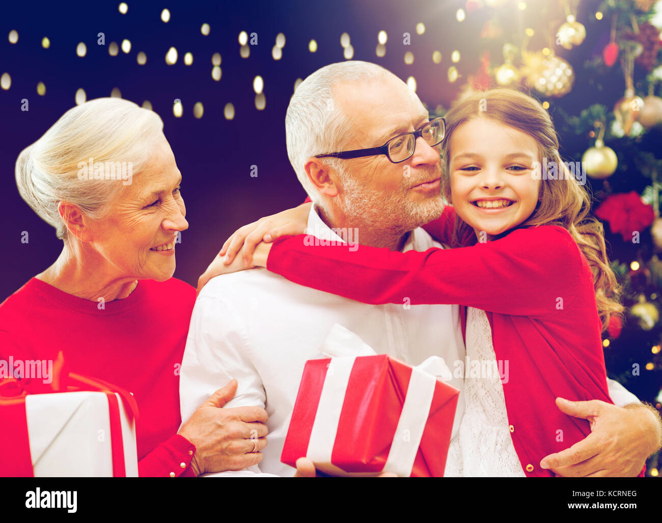 Happy family with christmas gifts Banque D'Images
