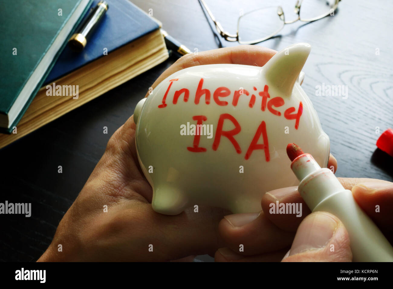 Ira hérité écrit sur une tirelire. Banque D'Images