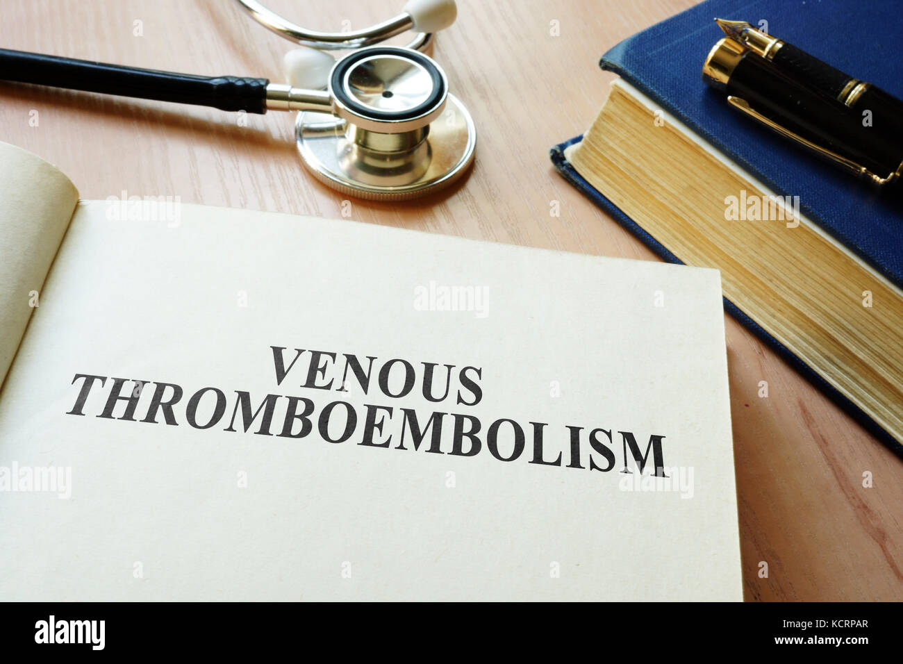Livre avec titre thromboembolie veineuse le TEV. Banque D'Images