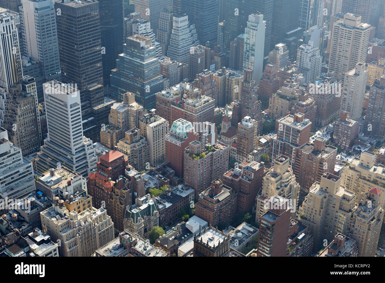 Vue aérienne de la ville de New York avec les gratte-ciel, la lumière du soleil et de la brume Banque D'Images