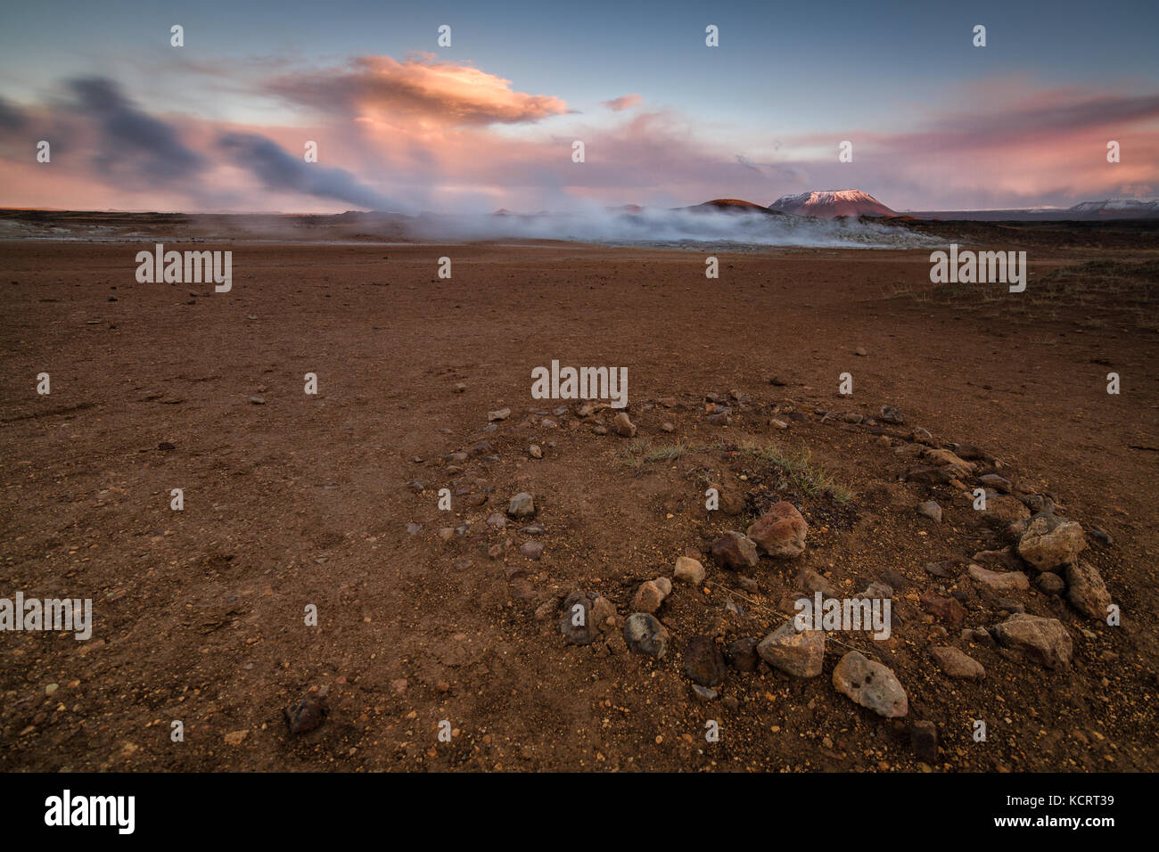 Zone géothermique dans un désert près de Myvatn en Islande Hverir Banque D'Images