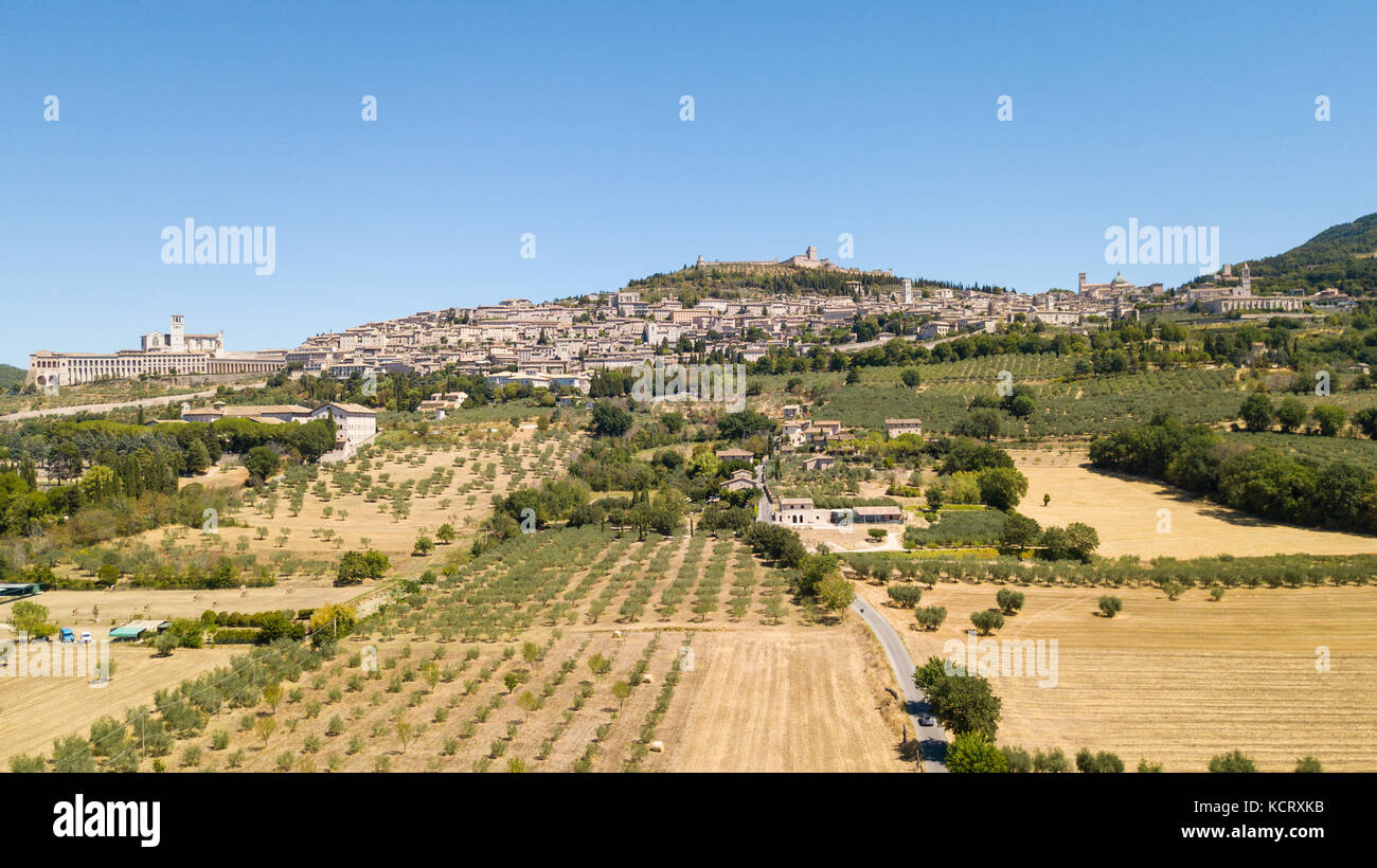 Assise, l'une des plus belle petite ville en Italie. drone vue aérienne de l'horizon du village de la terre Banque D'Images