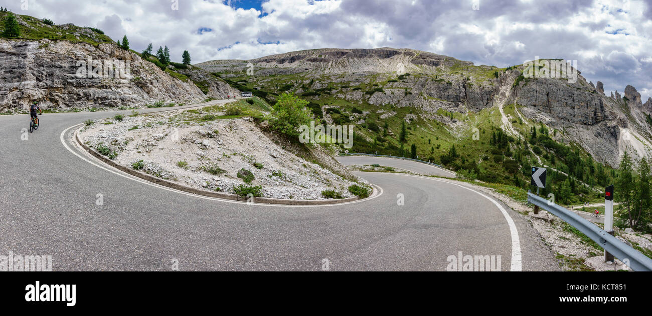 3 Cime di Lavaredo courbe en u ascension cycliste avec Banque D'Images
