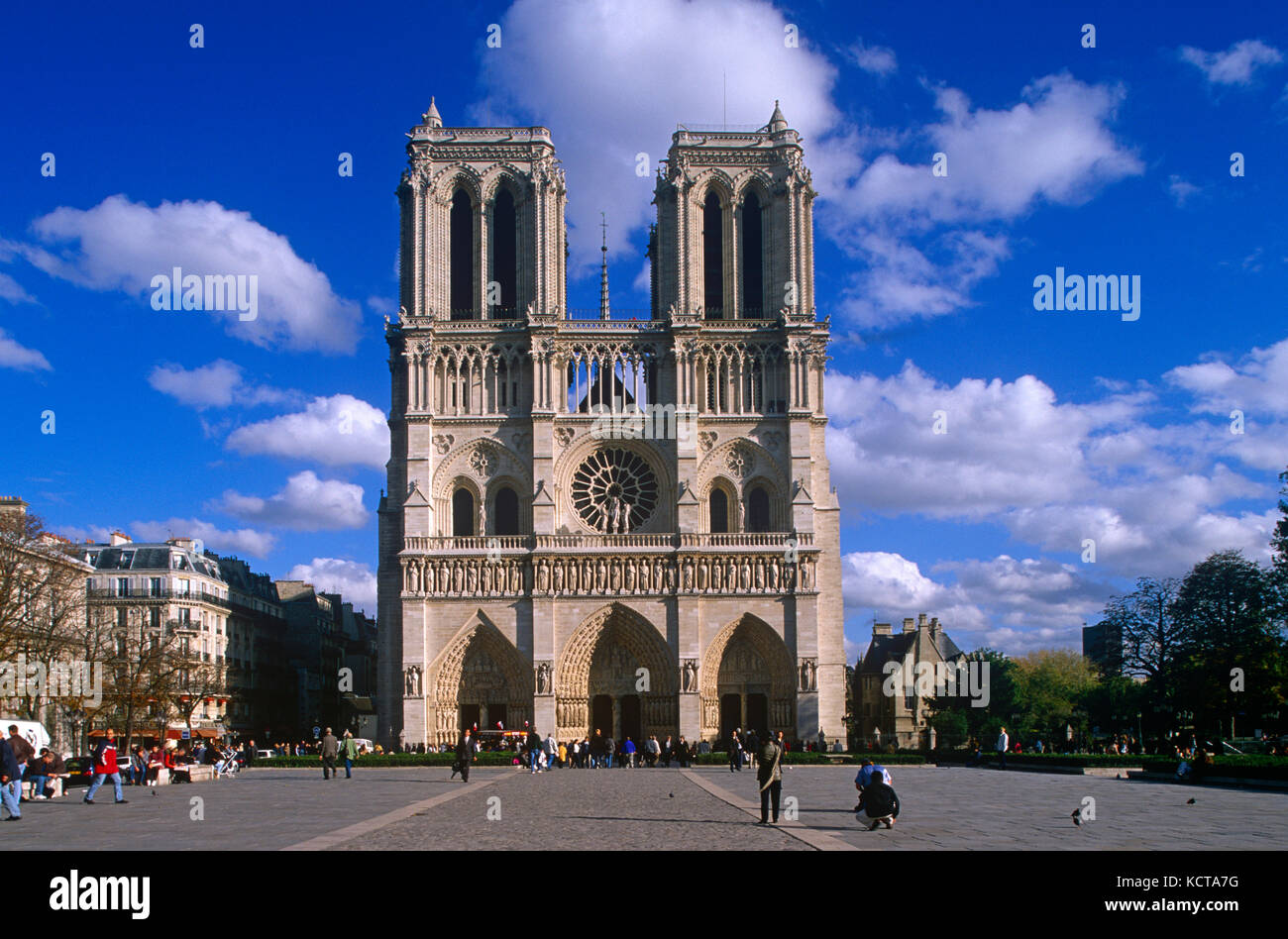 Façade ouest de la cathédrale notre Dame , Paris, France Banque D'Images