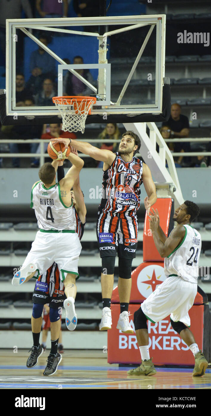 Le canton d'Omar bloque Juan Manuel Rivero dans la victoire de Quilmes de Mar del Plata contre Gimnasia de Comodoro (pH: Demián Schleider) Banque D'Images