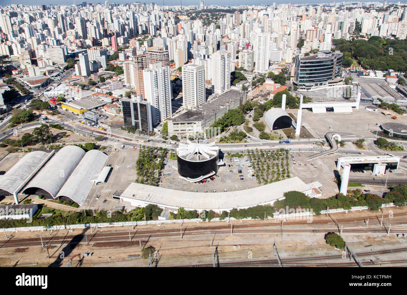 Vue aérienne de Memorial da América Latina, dans la ville de São Paulo - Brésil. Banque D'Images