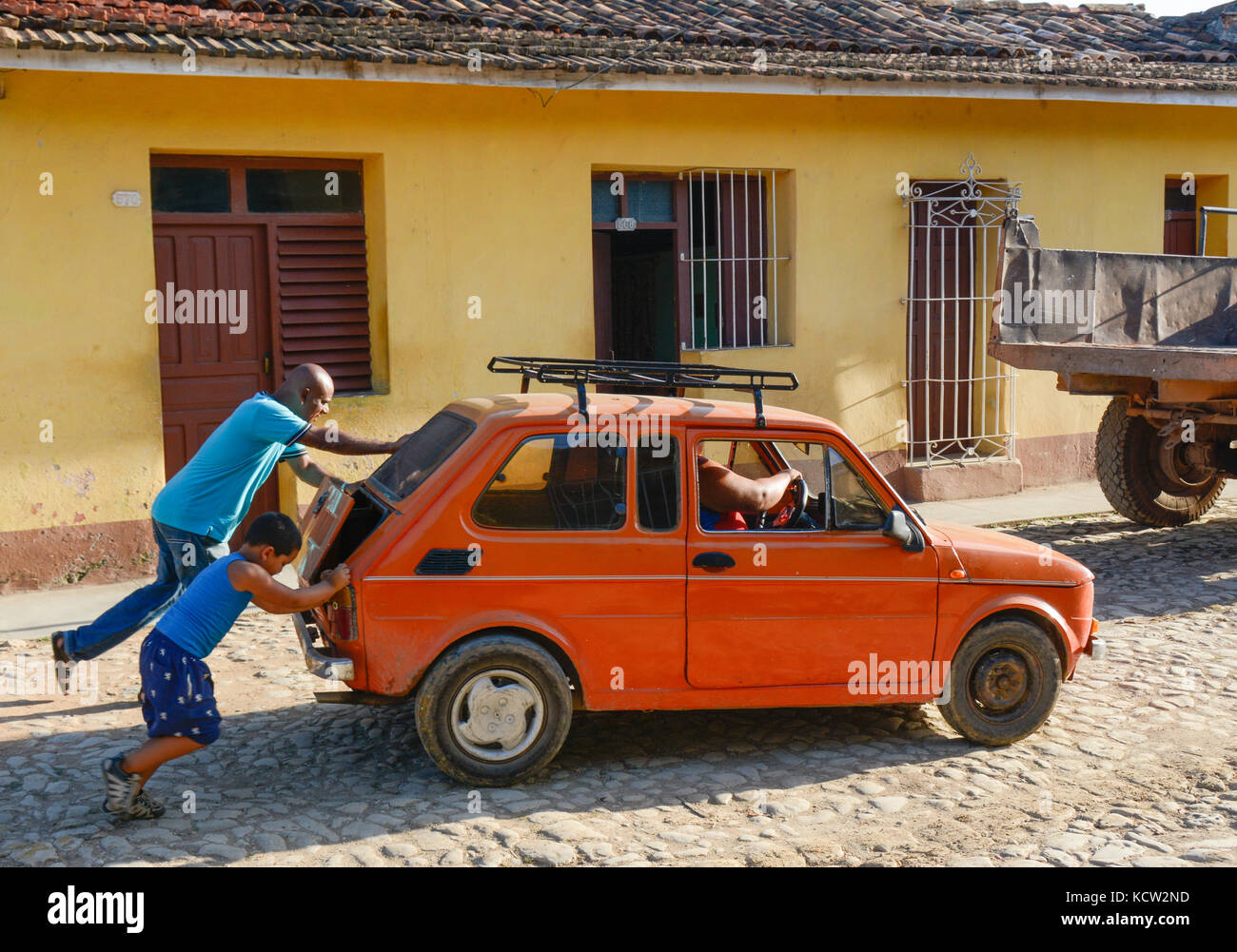 Appuyez sur le vieille voiture à Trinidad, Cuba Banque D'Images