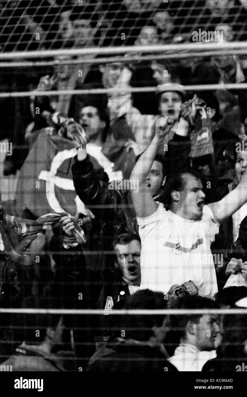 Des supporters d'extrême droite manifestent au stade Geoffroy Guichard, Saint-Etienne, France Banque D'Images