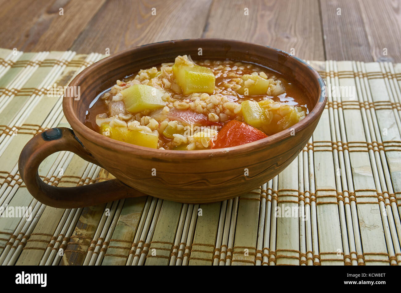 Bulgurl yemegi kabak - bulgur avec courgettes, plat d'été turc Banque D'Images