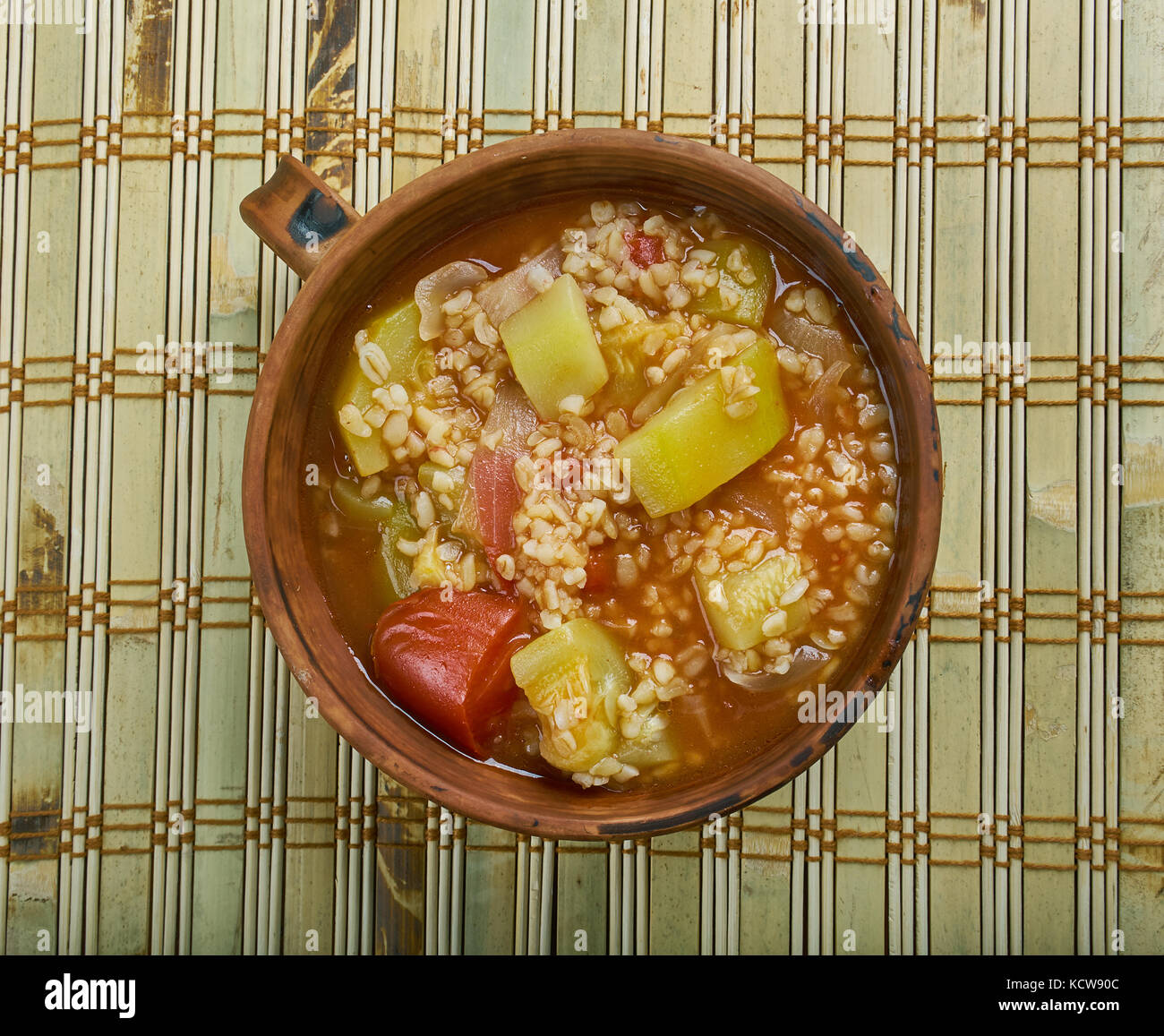 Bulgurl yemegi kabak - bulgur avec courgettes, plat d'été turc Banque D'Images