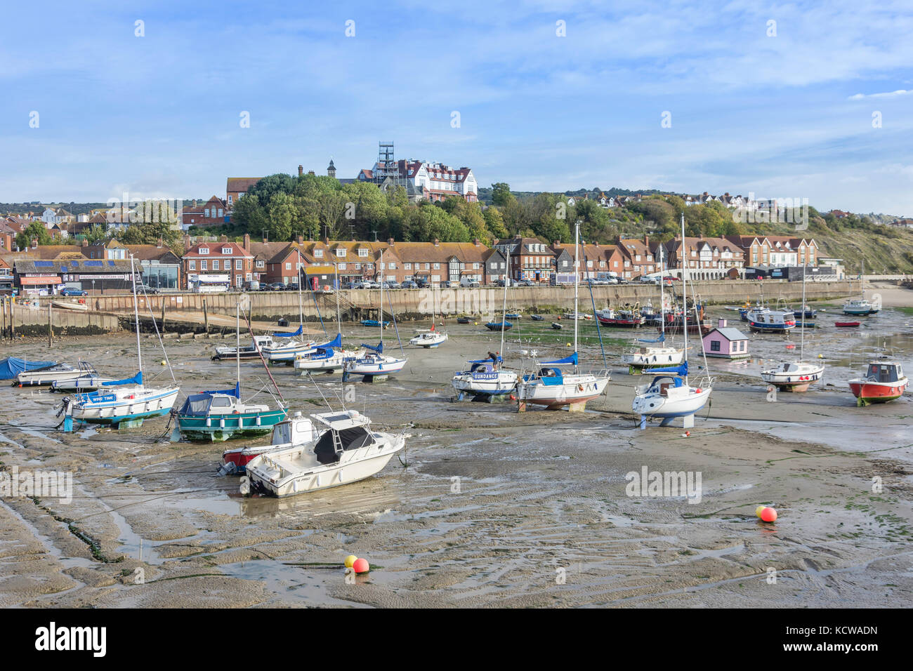 Des bateaux de pêche à marée basse, le port de Folkestone, Folkestone, Kent, Angleterre, Royaume-Uni Banque D'Images