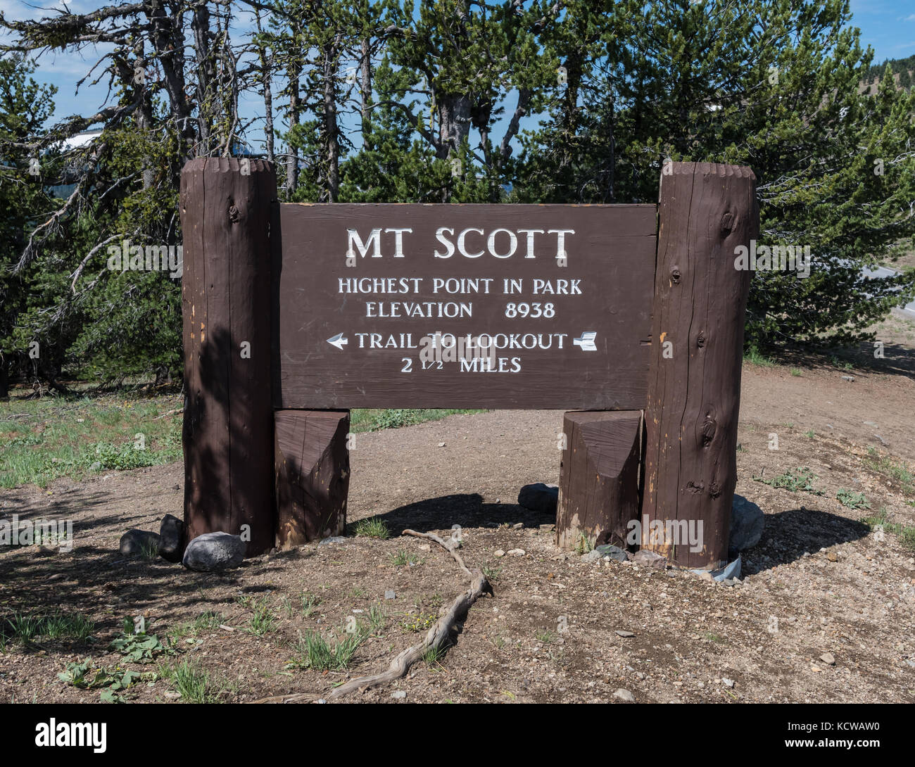 Mt scott trail head signe en voiture dans le lac du cratère Banque D'Images