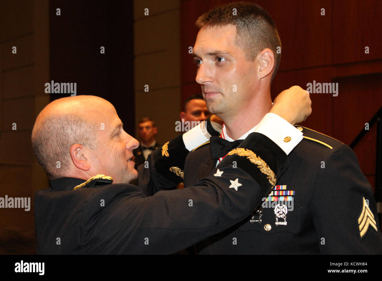 Le Palmetto chapitre de l'association du génie de l'armée a tenu son château ingénieur rally, aug. 13 à la columbia metropolitan convention center. La soirée du blues et de robe robes de bal a été l'occasion pour les membres de l'association de se réunir et de reconnaître le passé et le présent. Les ingénieurs de l'armée des soldats de la garde nationale de Caroline du Sud ont également reçu le prix de la meilleure équipe pour l'équipe ayant marqué le plus de points au cours de la semaine précédente les défis au centre de formation de mcgrady,. (Photo par le sgt. brad M. mincey, 108e détachement des affaires publiques) Banque D'Images