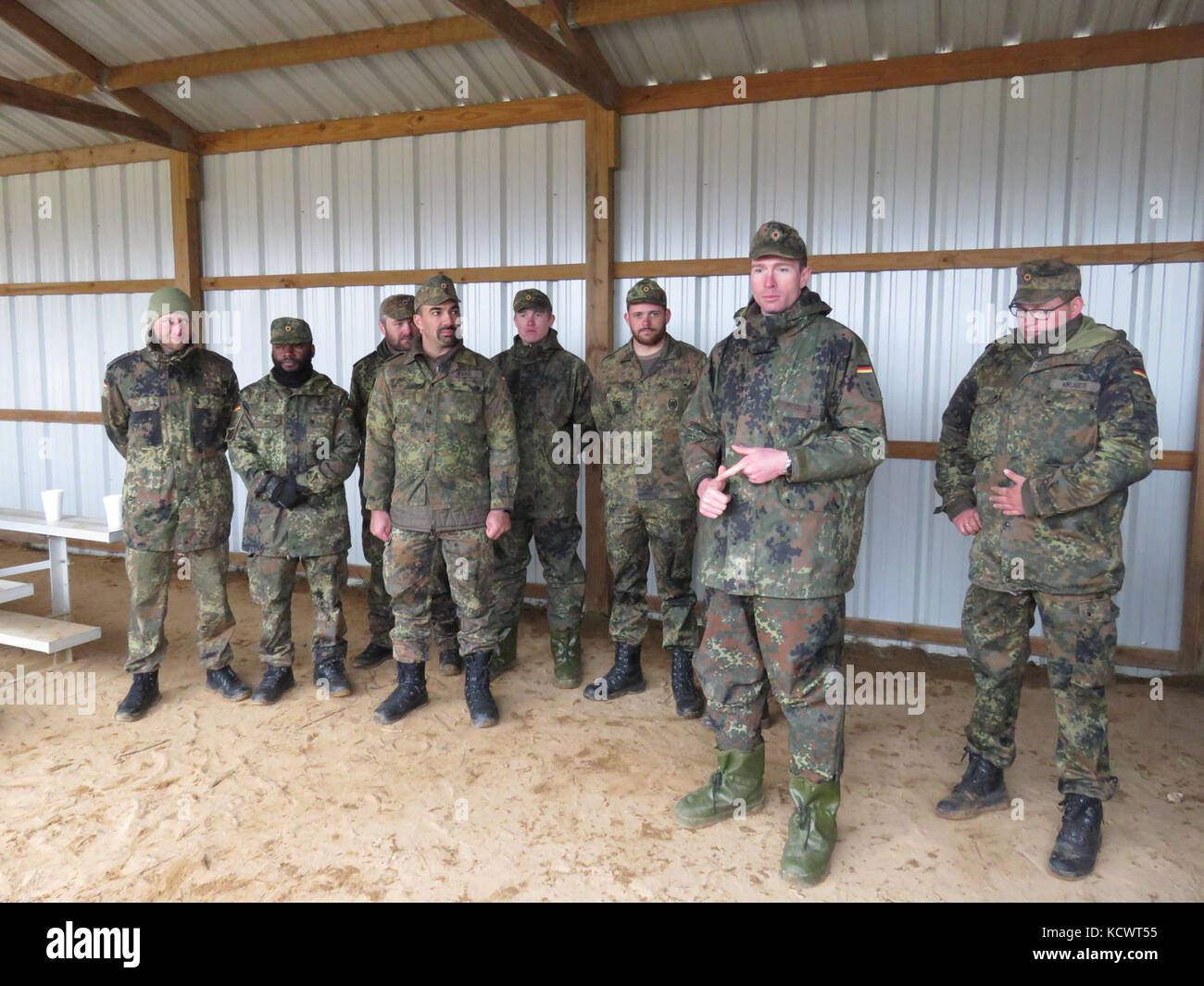 Les membres de la Caroline du sud de l'armée et de la Garde nationale a participé aux côtés des membres des forces armées de votre commande dans la garde nationale de Caroline du Sud annuelle warfighter soutien la formation exercer également connu sous le nom de l'étiquette l'adresse au tir de la concurrence. Les résultats ont été annoncés et les prix remis aux lauréats à la suite de la compétition à fort Jackson, Caroline du Sud, les 11 et 12 mars 2017. (Avec la permission de la photo) Banque D'Images