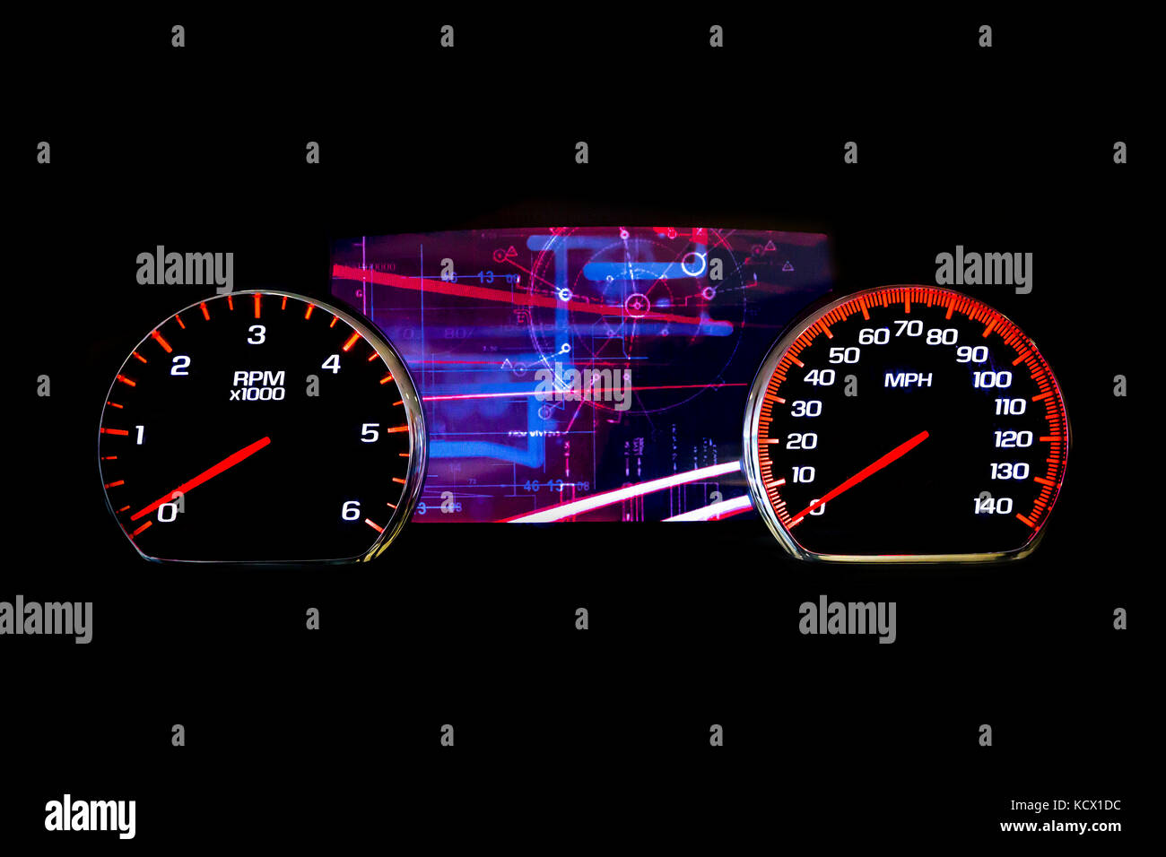 Lumière moderne kilométrage (planche de bord, milage) isolé sur un fond noir. Nouvelle exposition d'une voiture moderne. futuriste. Banque D'Images