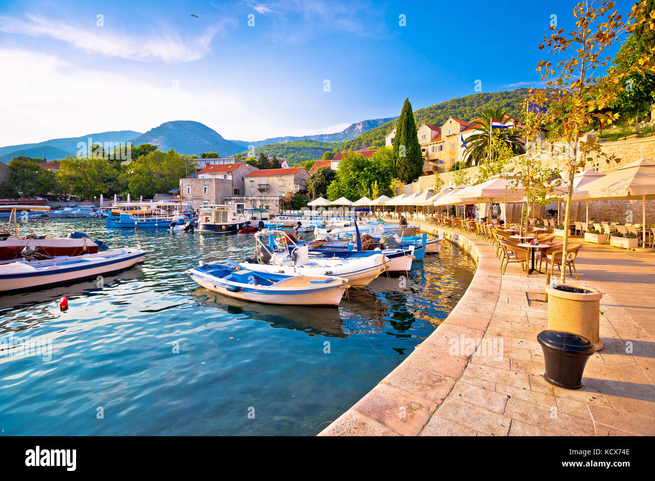 Ville de bol, sur l''île de Brac vue front de mer, région de la Croatie, Dalmatie Banque D'Images