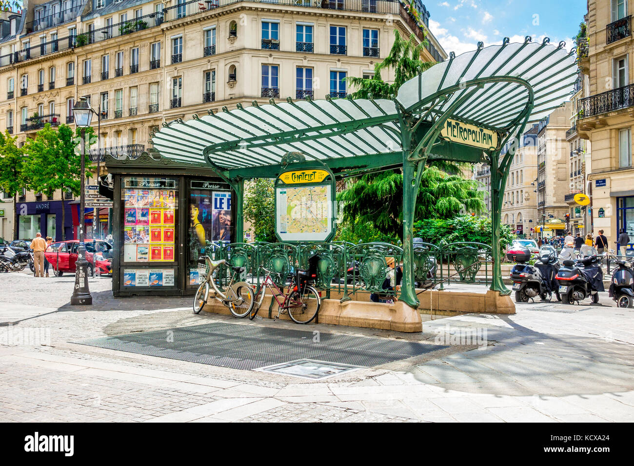 Hector Guimard original d'entrée Art Nouveau du métro Parisien au ...