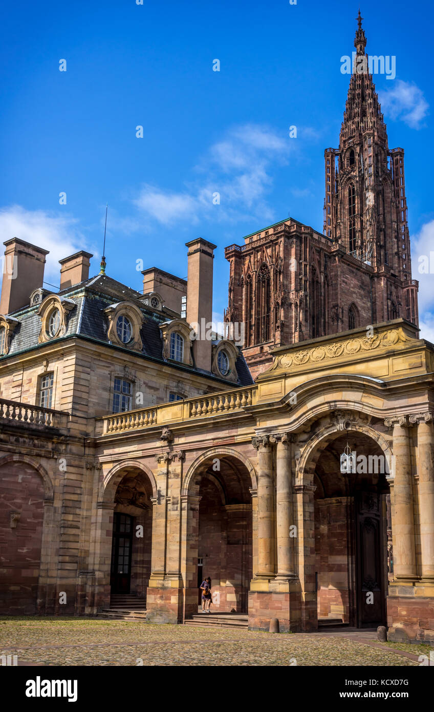 Cathédrale de Strasbourg vue depuis la cour du Palais Rohan Banque D'Images