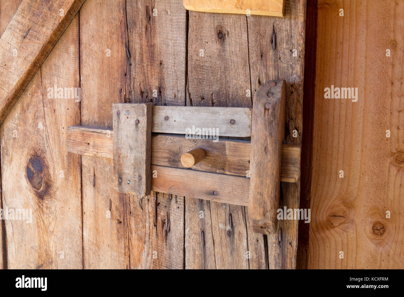 Loquet de porte à l'ancienne Banque de photographies et d'images à haute  résolution - Alamy