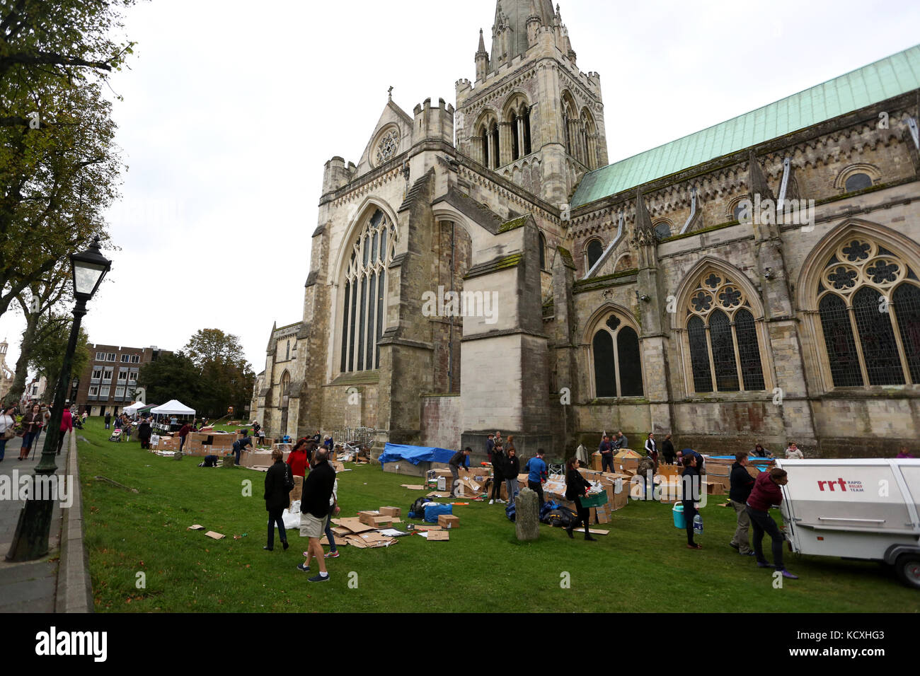 La grande cathédrale de Chichester à sleepout, West Sussex, UK. un événement annuel pour amasser des fonds pour les sans-abri la charité. stonepillow Banque D'Images