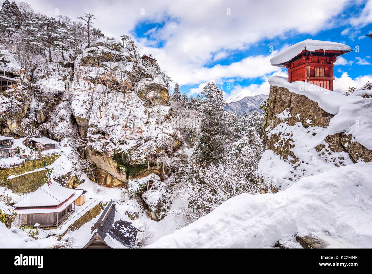 Yamadera, le Japon à la temple de montagne en hiver. Banque D'Images