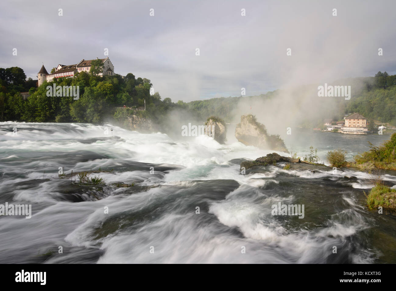 Rheinfall (chutes du Rhin) cascade, château Schloss Laufen, Stein am Rhein, Schaffhouse, Suisse , Banque D'Images