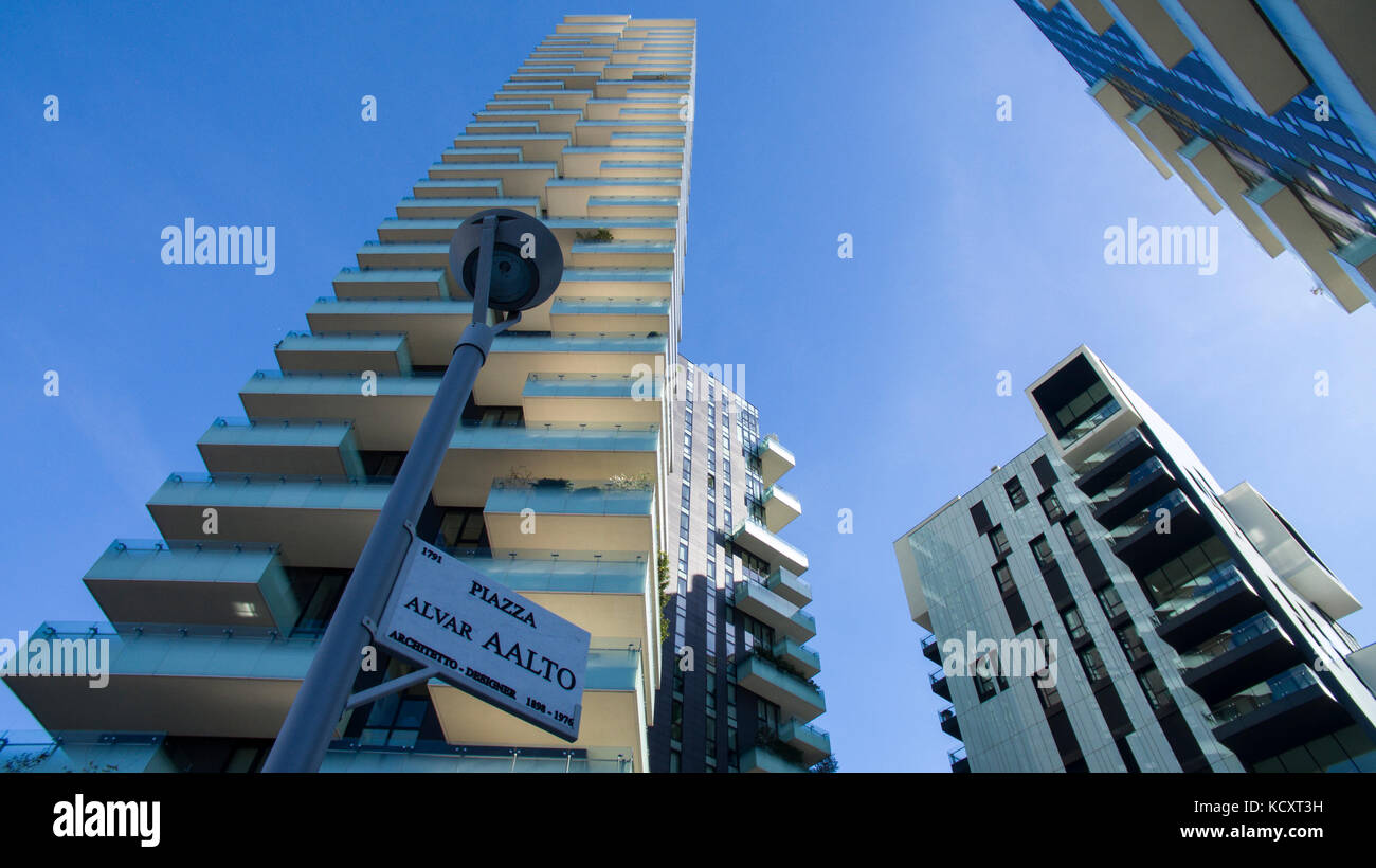 Tour Solaria, Milan, résidences de gratte-ciel Porta Nuova, Italie. Milan. Le plus haut bâtiment résidentiel d'Italie. Vue depuis la place Alvar Aalto Banque D'Images