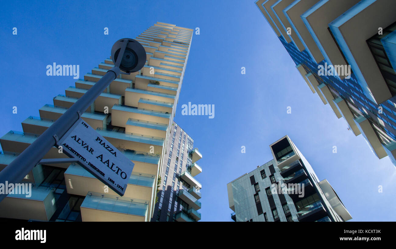 Tour Solaria, Milan, résidences de gratte-ciel Porta Nuova, Italie. Milan. Le plus haut bâtiment résidentiel d'Italie. Vue depuis la place Alvar Aalto Banque D'Images