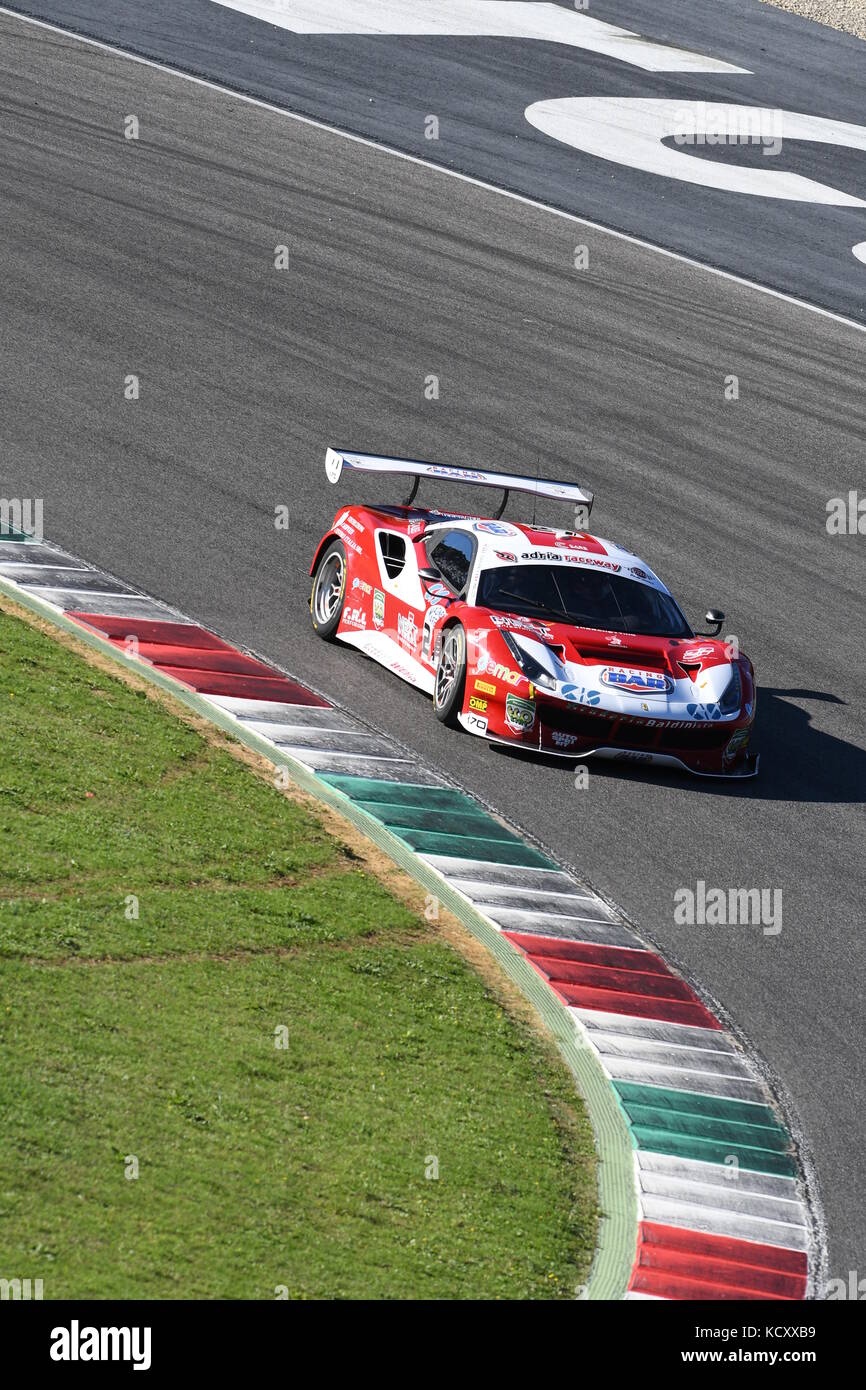 Circuit de Mugello, Italie. 7 octobre 2017. Ferrari 488 de Scuderia bal conduit par CHEEVER III Edward - MALUCELLI Matteo, gagnants de la course n°1 de la finale de C.I. Gran Turismo Super GT3-GT3 dans le circuit de Mugello. Credit: Dan74/Alay Live News Banque D'Images