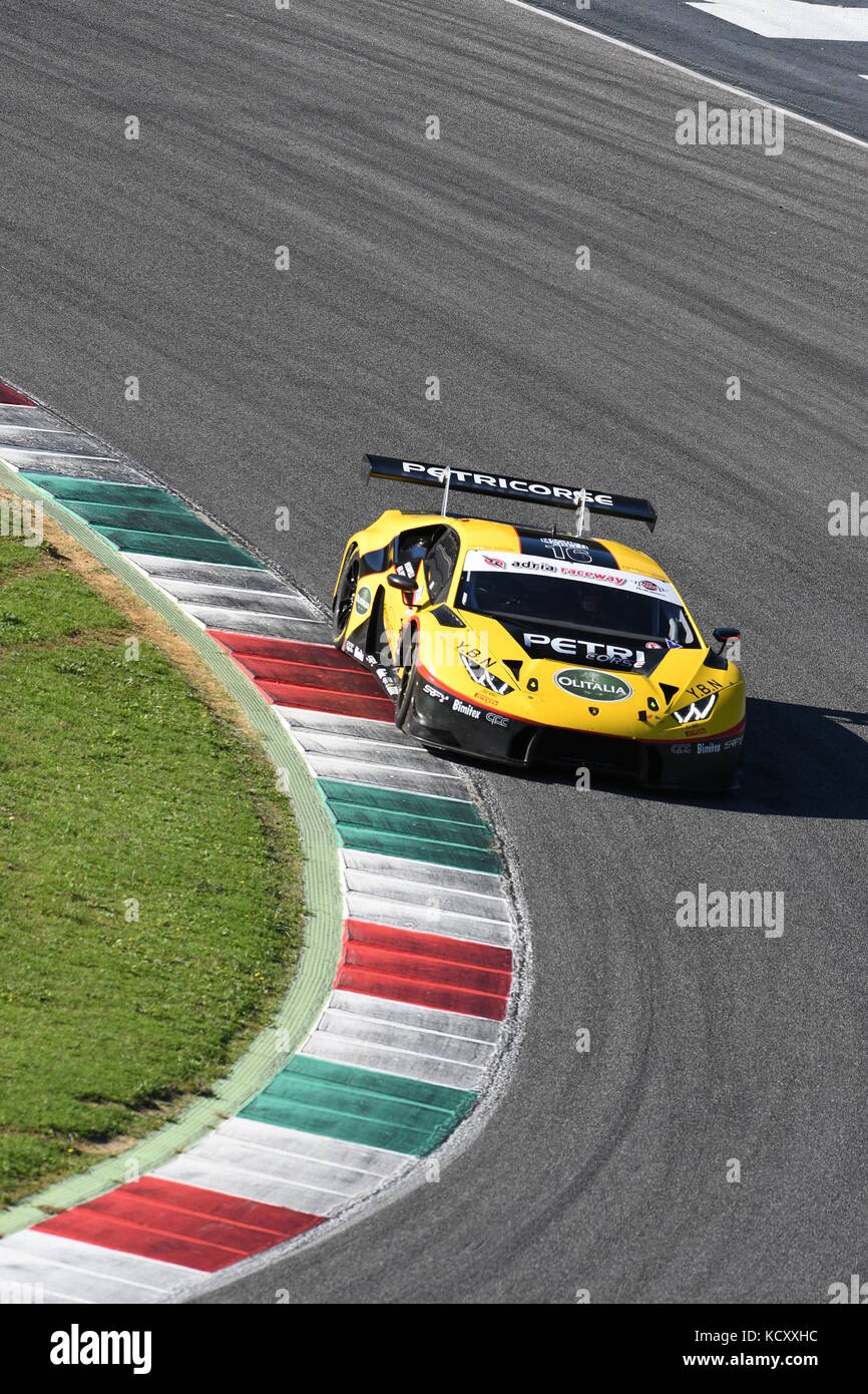 Circuit de Mugello, Italie. 7 octobre 2017. Lamborghini Huracan de Petri Corse Motorsport Team conduit par Baruch Bar - Mapelli Marco lors de la course #1 de la dernière ronde de C.I. Gran Turismo Super GT3-GT3 dans le circuit de Mugello. Credit: Dan74/Alay Live News Banque D'Images