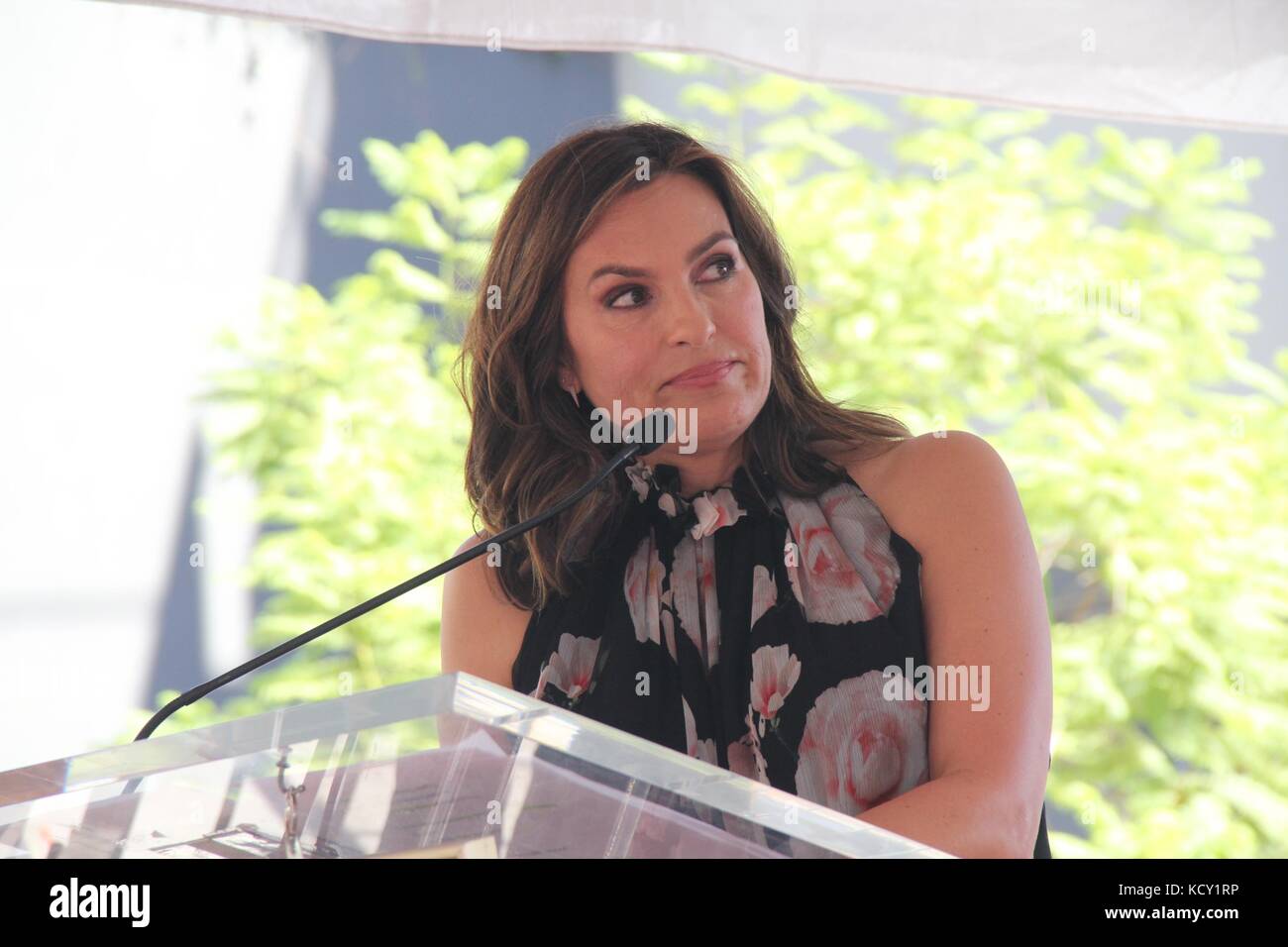 Hollywood, Californie, États-Unis. 6 octobre 2017. I15930CHW.Hollywood Chamber of Commerce honore Debra Messing with Star on the Hollywood Walk of Fame.6201 Hollywood Boulevard, Hollywood, Californie, USA.10/06/2017.MARISKA HARGITAY . © Clinton H.Wallace/Photomundo International/ photos Inc crédit: Clinton Wallace/Globe photos/ZUMA Wire/Alay Live News Banque D'Images