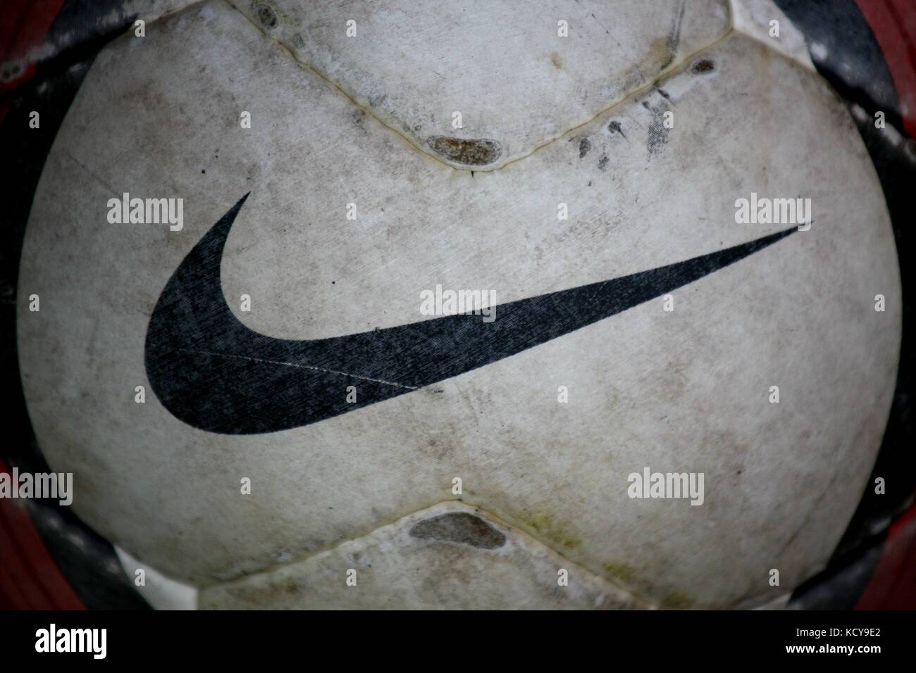 Logo Nike. Nike Football.old ball Banque D'Images