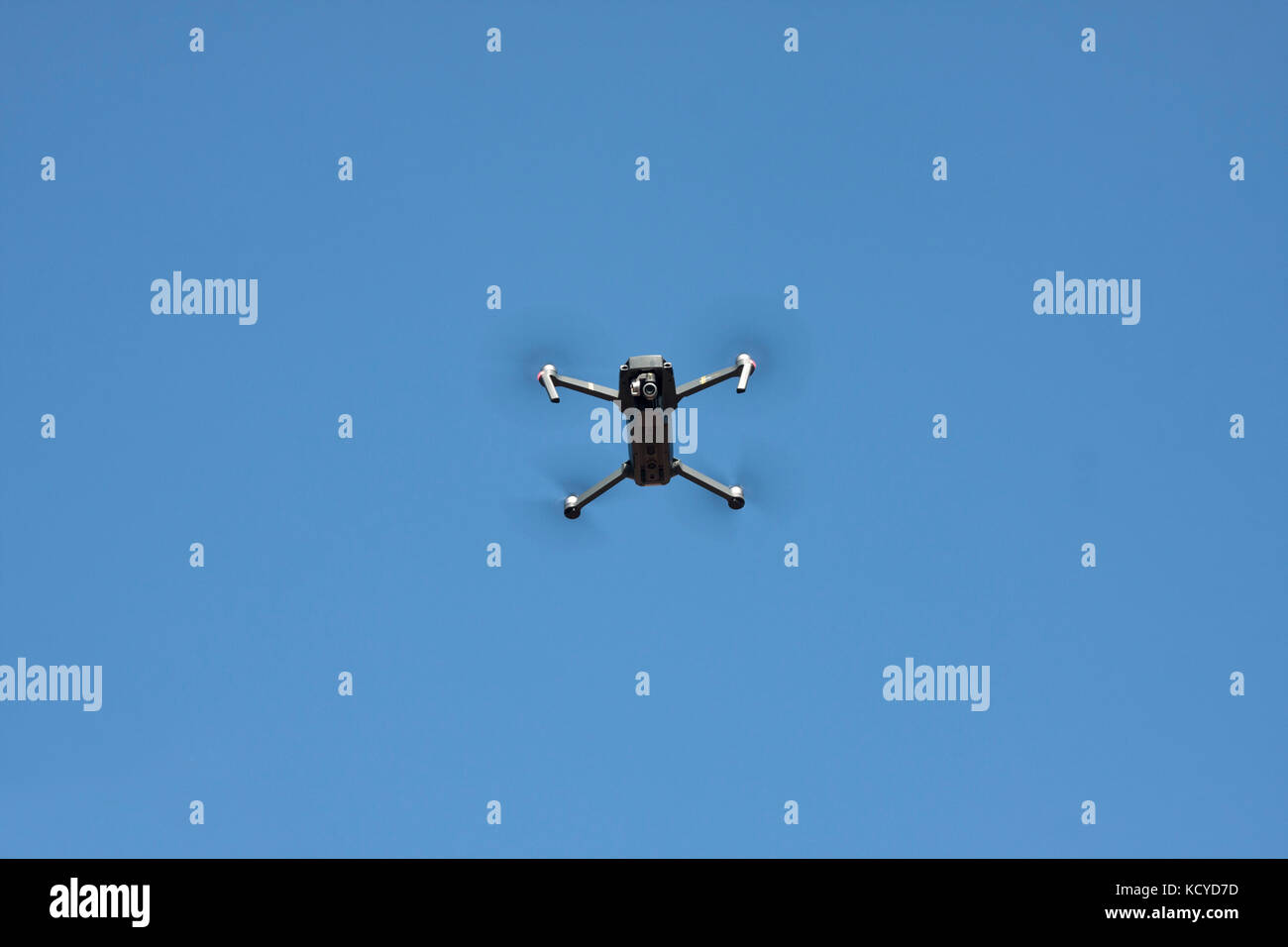 Caméra de drone survolant la cathédrale de Liverpool, Merseyside Banque D'Images
