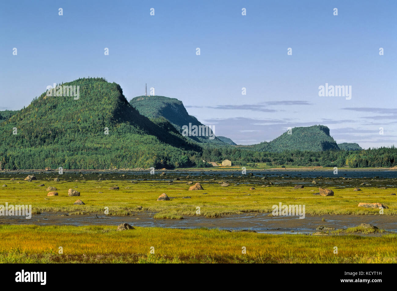 Montagnes et la marée basse, Parc national du Bic, Bic, Bas-Saint-Laurent,  Québec, Canada Photo Stock - Alamy