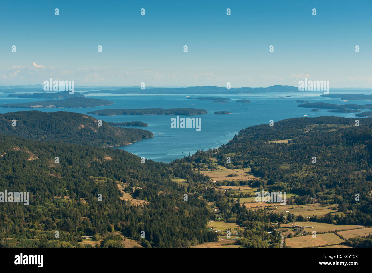 Mountain Top vues vers Fulford Harbour, à partir de la Mt Maxwell. Salt Spring Island, British Columbia, Canada Banque D'Images