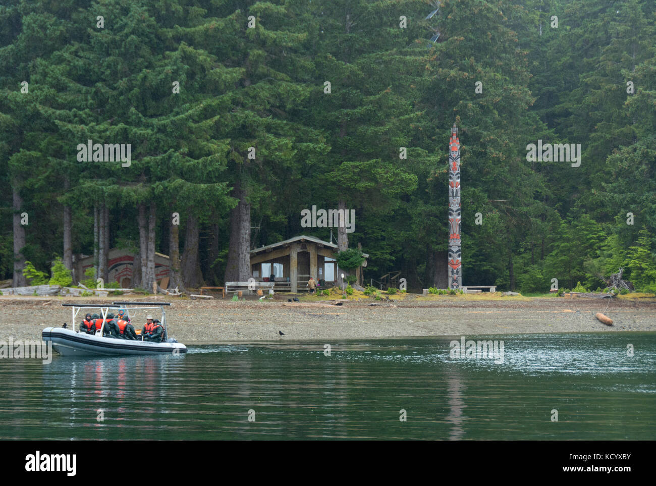 Héritage de Gwaii Haanas totem à Windy Bay, Gwaii Haanas, Réserve de parc national et site du patrimoine haïda, Haida Gwaii, anciennement connu sous le nom de Queen Charlotte Islands, British Columbia, Canada Banque D'Images