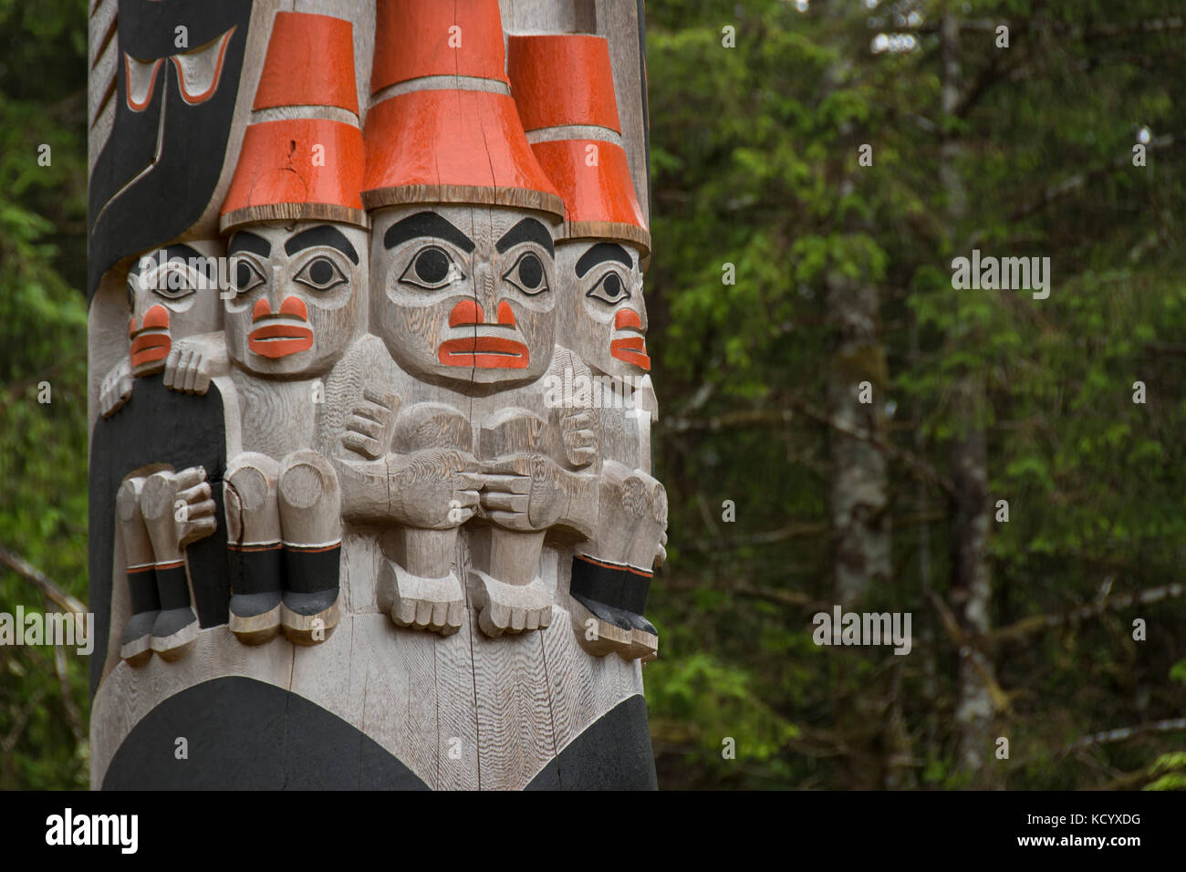 Héritage de Gwaii Haanas totem à Windy Bay, Gwaii Haanas, Réserve de parc national et site du patrimoine haïda, Haida Gwaii, anciennement connu sous le nom de Queen Charlotte Islands, British Columbia, Canada Banque D'Images