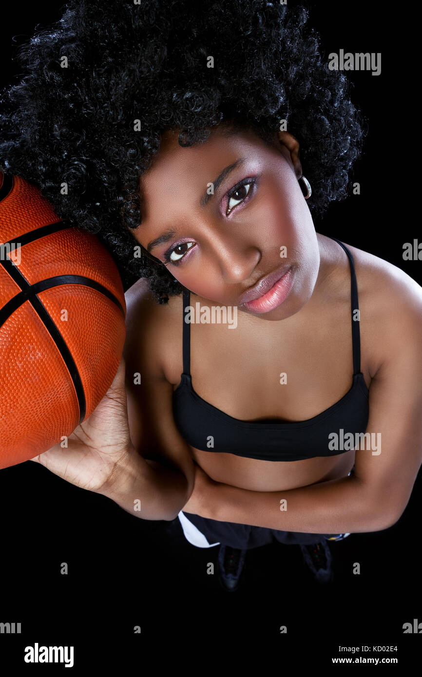 Belle femme africaine de basket-ball Banque D'Images