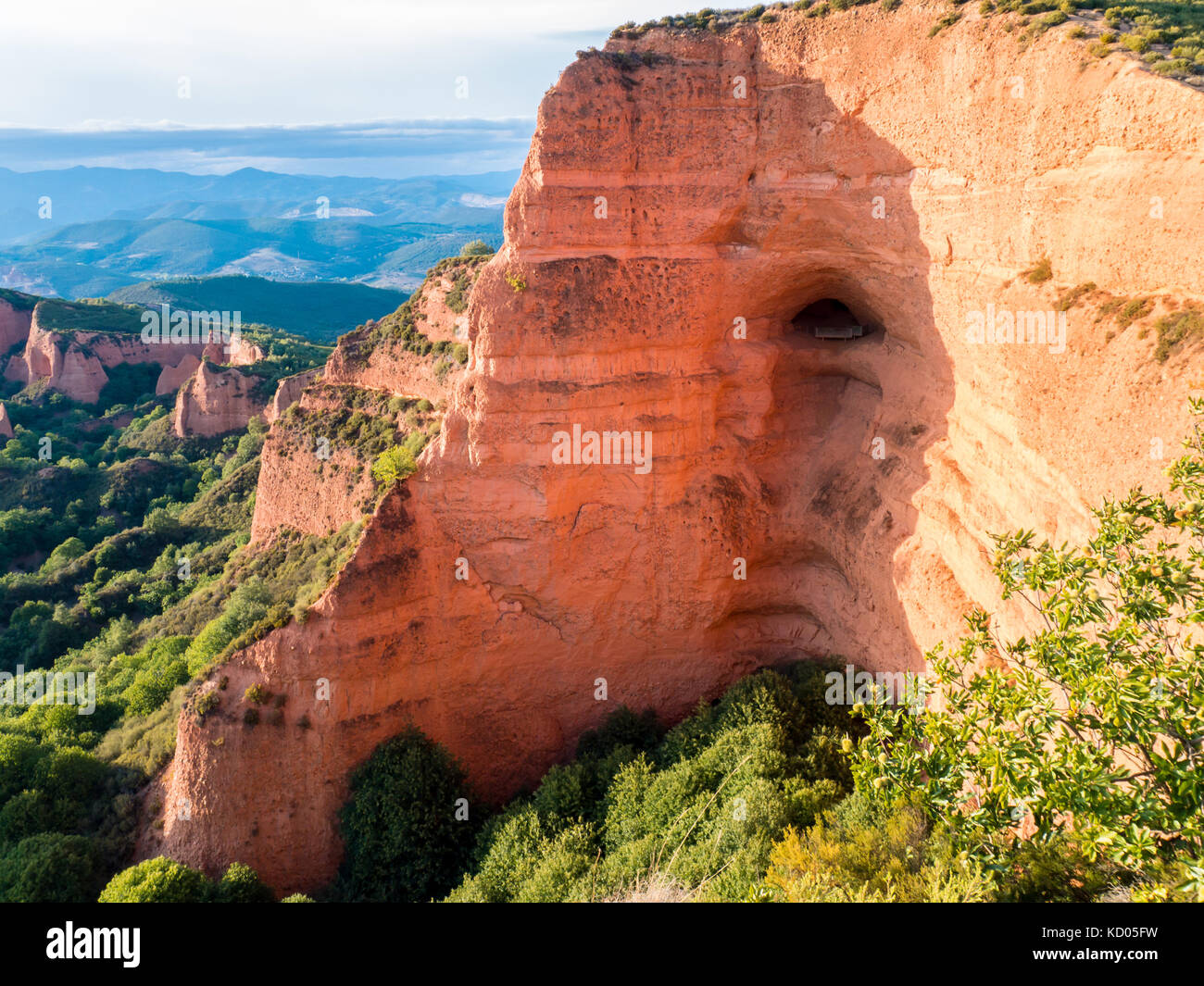 Las Médulas historic gold mining site près de la ville de Ponferrada, dans la province de Leon, Castille et Leon, espagne. Balcon à la fin d'un visitable Banque D'Images
