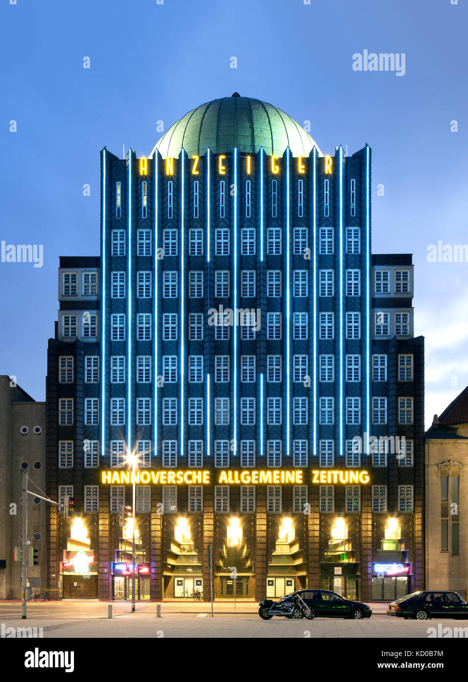 Immeuble Anzeiger de hauteur à Steintor, 1928, crépuscule, expressionnisme de brique, architecte Fritz Höger, Hanovre, Basse-Saxe Banque D'Images