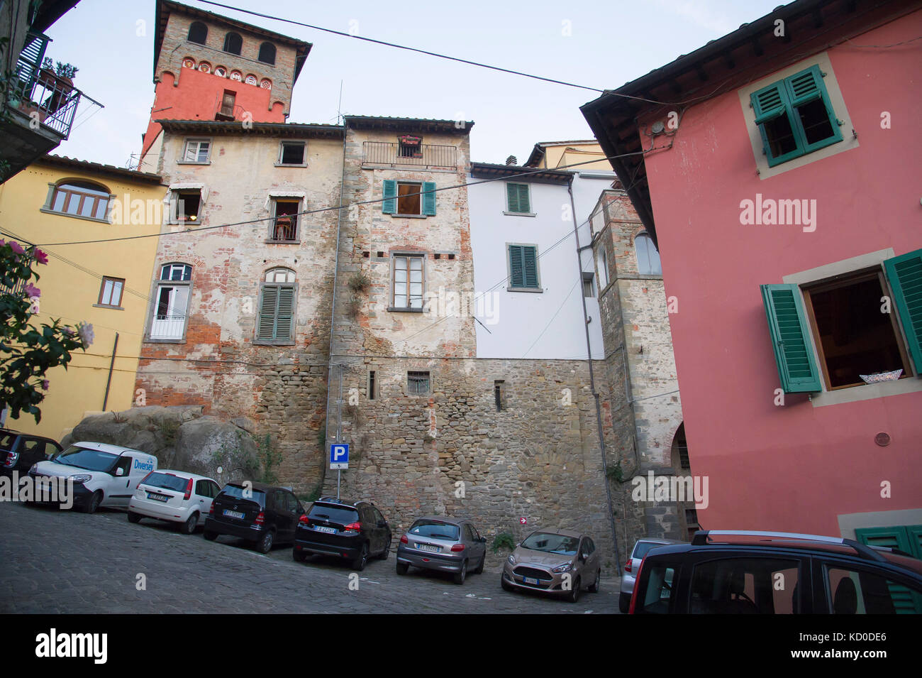 Torre dell'Orologio (tour de l'horloge) dans la vieille ville à Loro Ciuffenna, Toscane, Italie. 25 août 2017 © Wojciech Strozyk / Alamy Stock Photo Banque D'Images